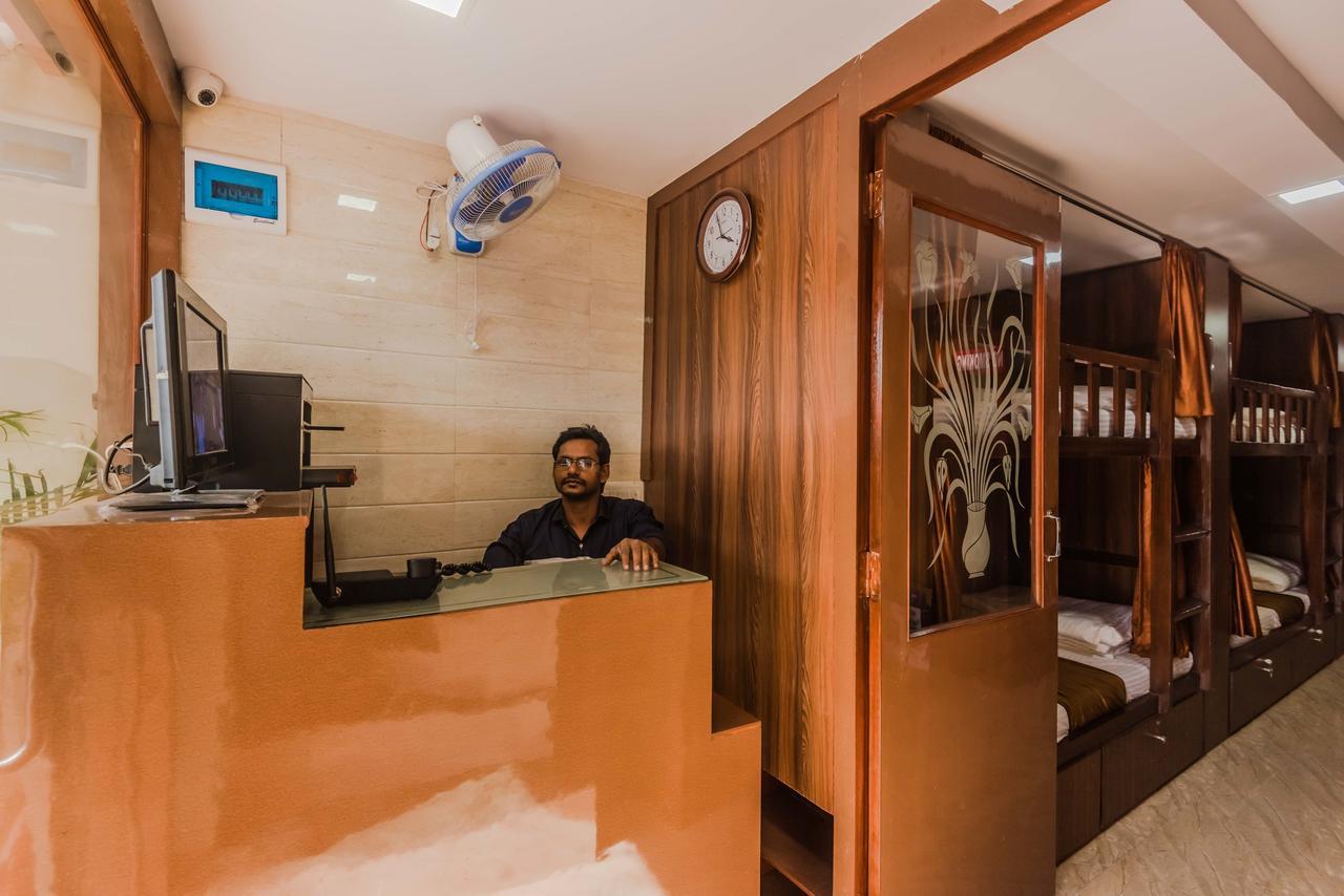 Awesome Dormitory - Men Only Mumbai Exterior foto