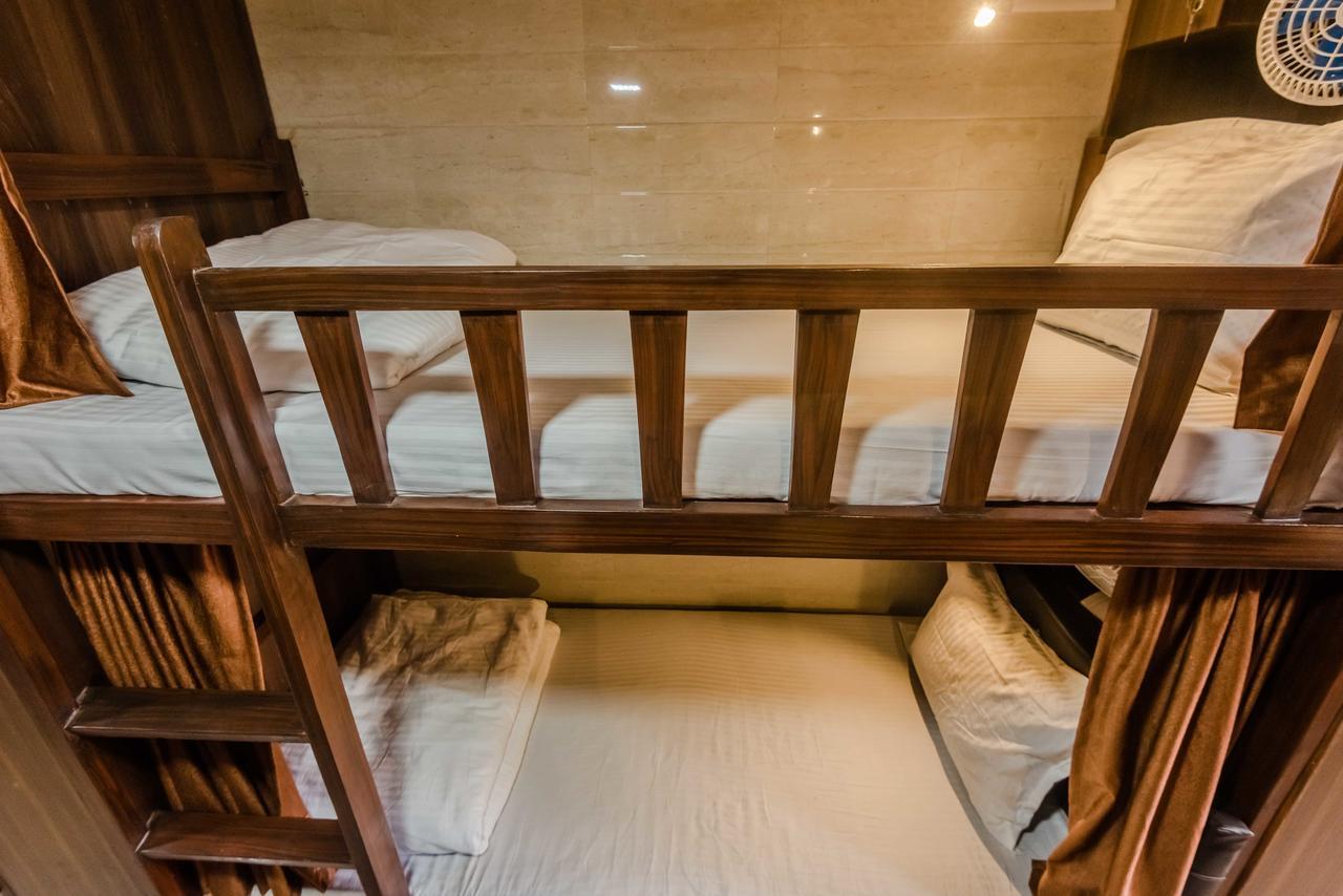 Awesome Dormitory - Men Only Mumbai Exterior foto