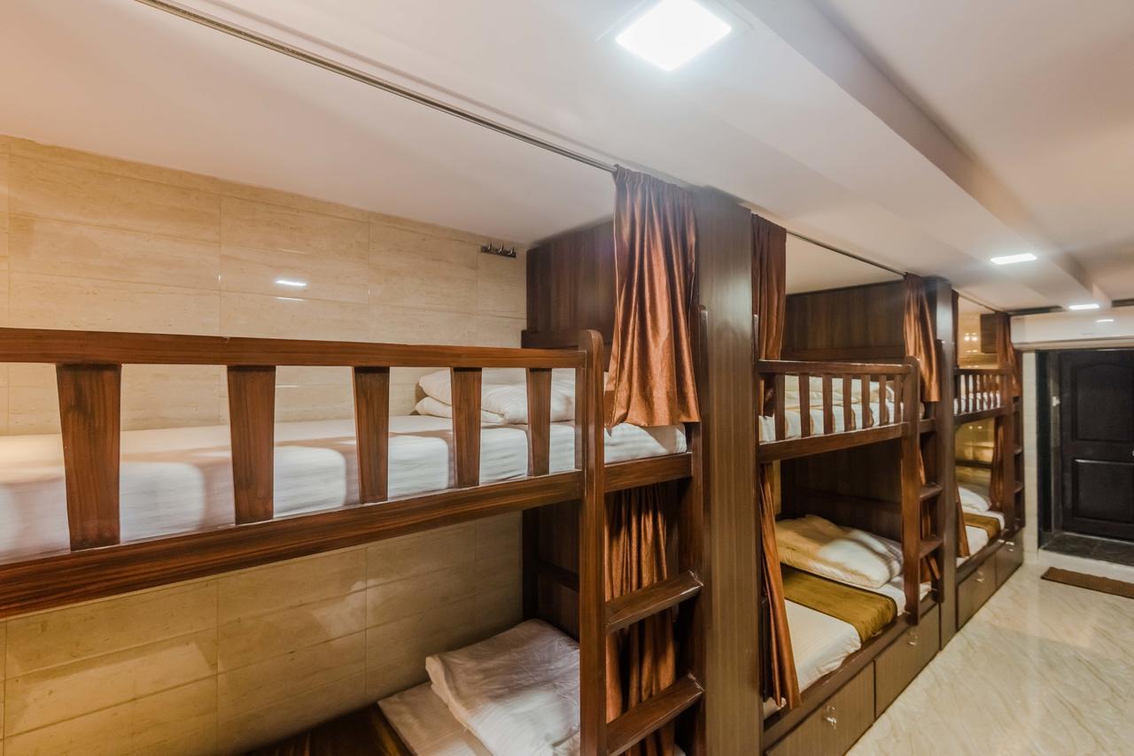 Awesome Dormitory - Men Only Mumbai Exterior foto